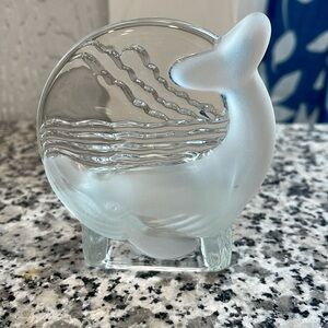 Partylite frosted whale tea light holder